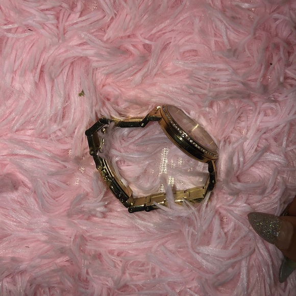 Micheal Kors Women’s Watch - Picture 3 of 6